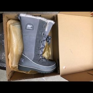 Sorel woman’s boots 100% waterproof and insulated